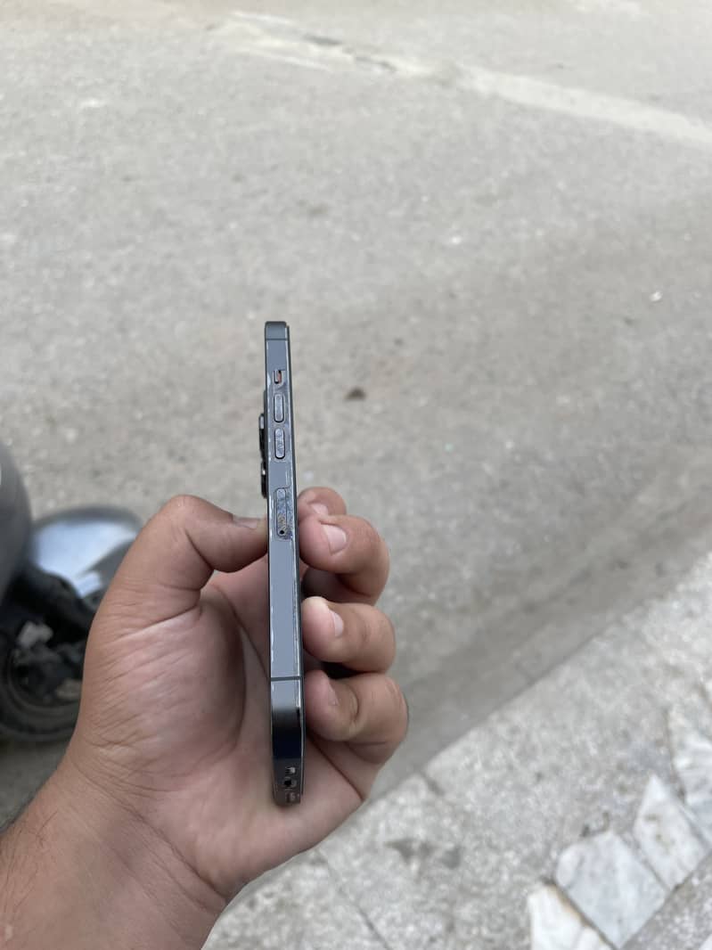 Apple iPhone 13 Pro 2