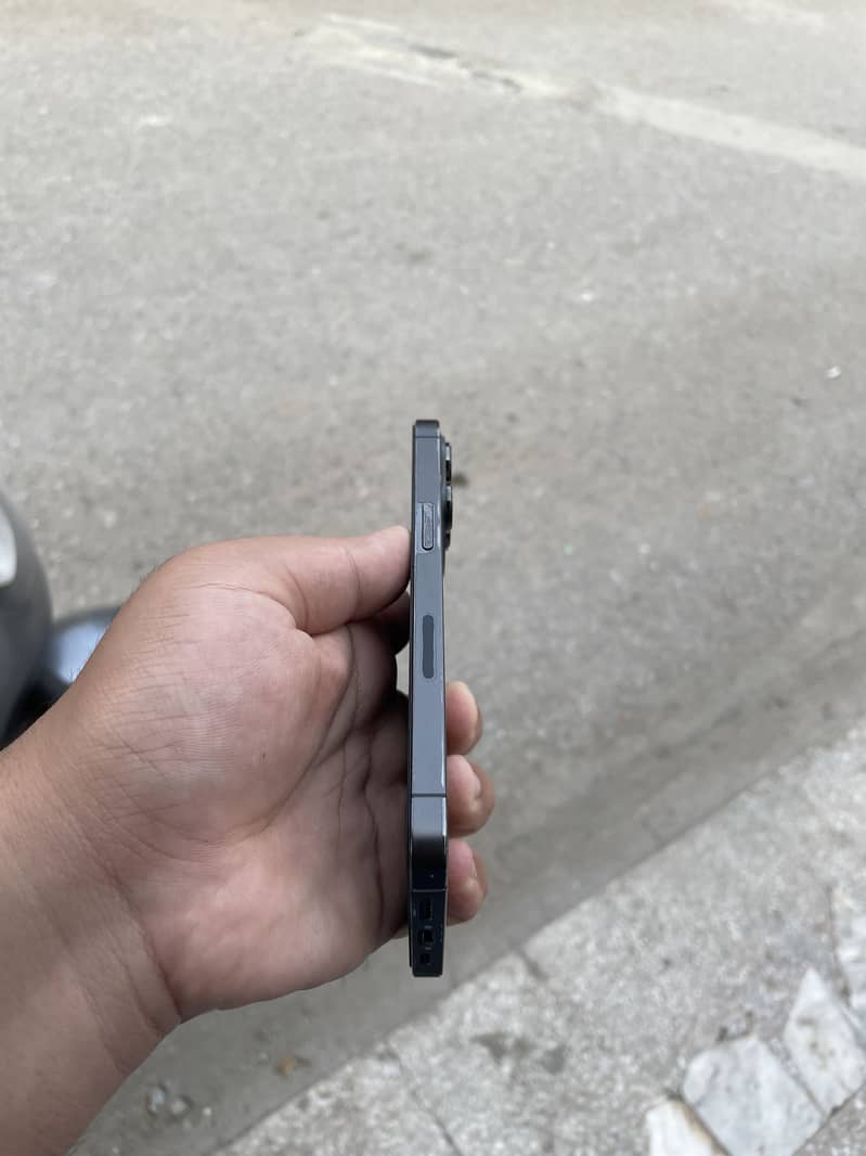 Apple iPhone 13 Pro 3