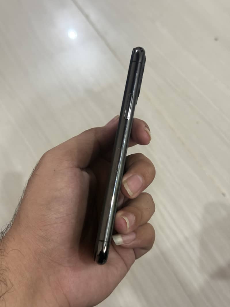 Apple iPhone 11 Pro 1