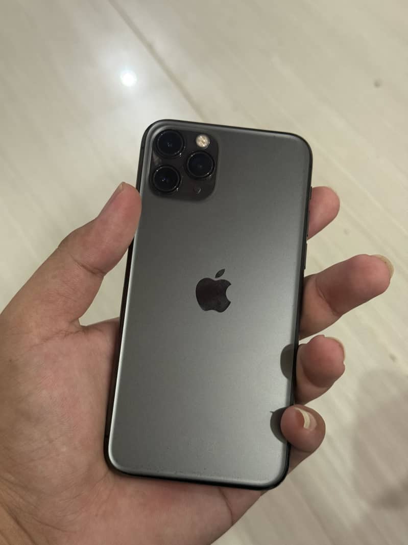 Apple iPhone 11 Pro 4