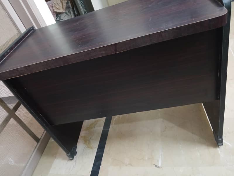 Computer Table 1