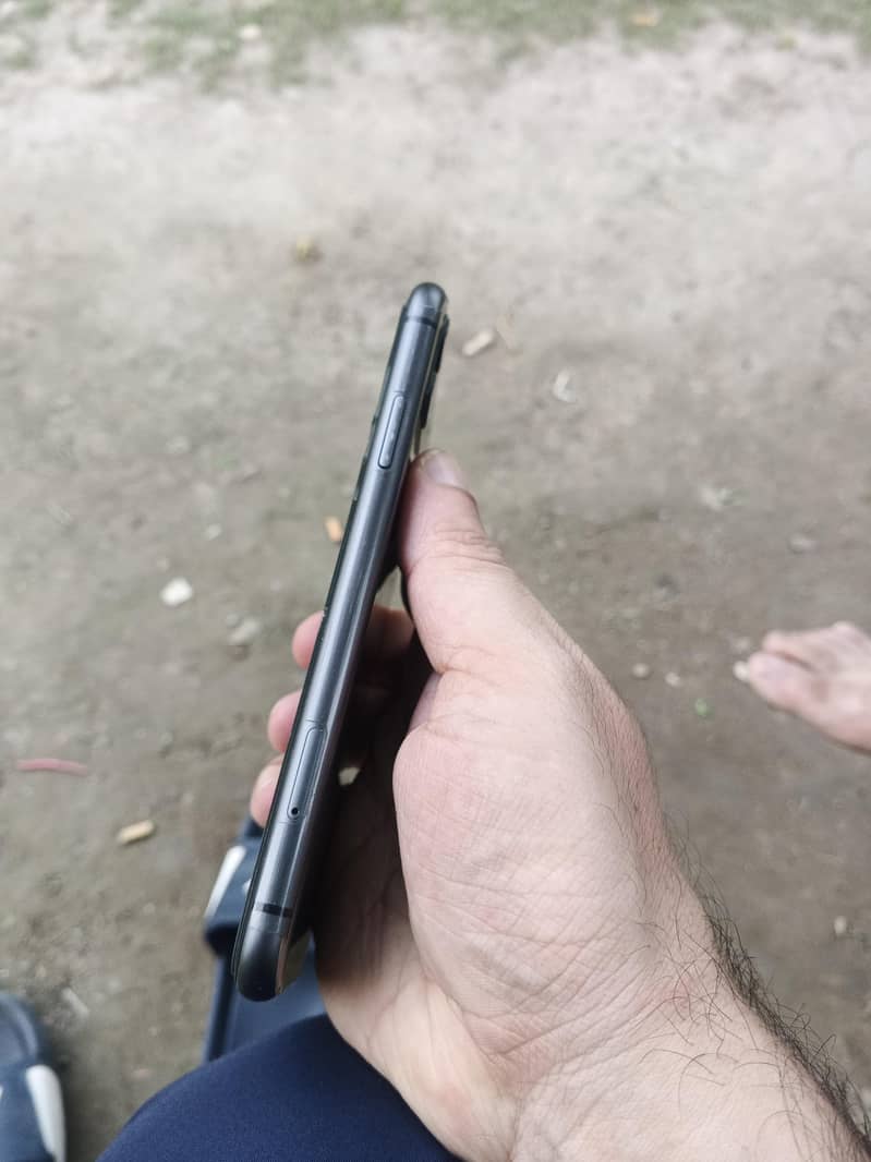 Apple iPhone 11 3
