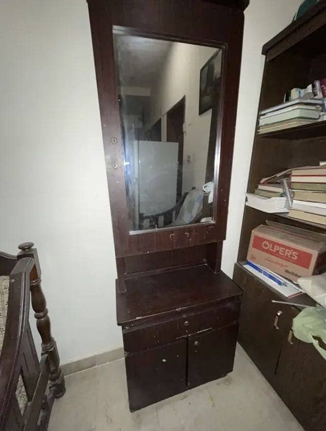 Dressing table 4