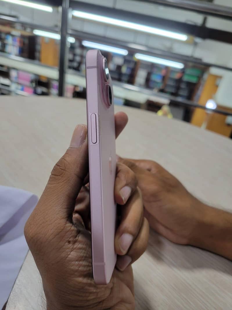 Apple iPhone 15 3