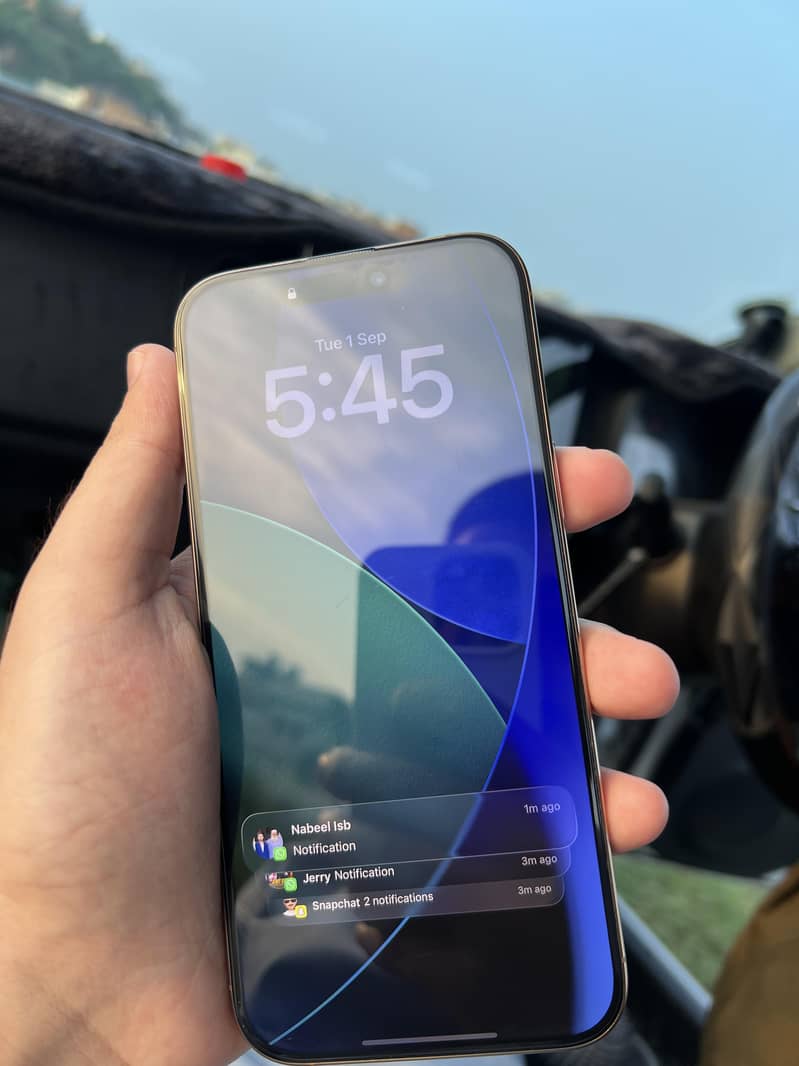 Apple iPhone 16 Pro Max 1