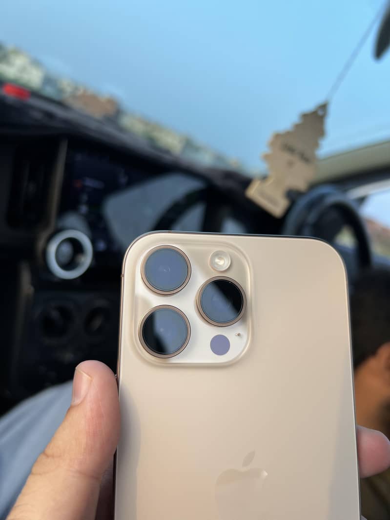 Apple iPhone 16 Pro Max 4