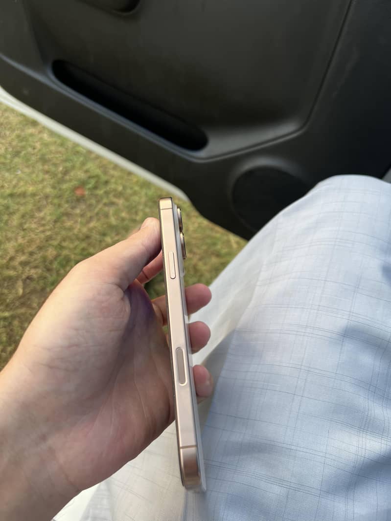 Apple iPhone 16 Pro Max 5
