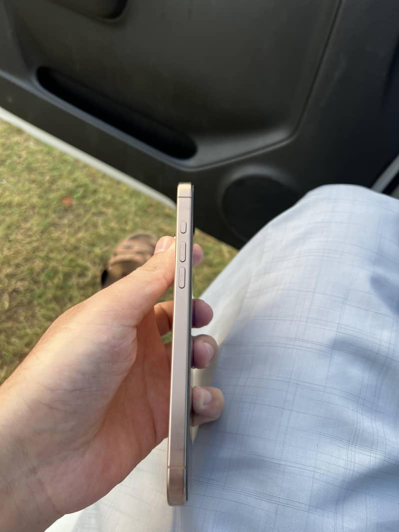 Apple iPhone 16 Pro Max 6