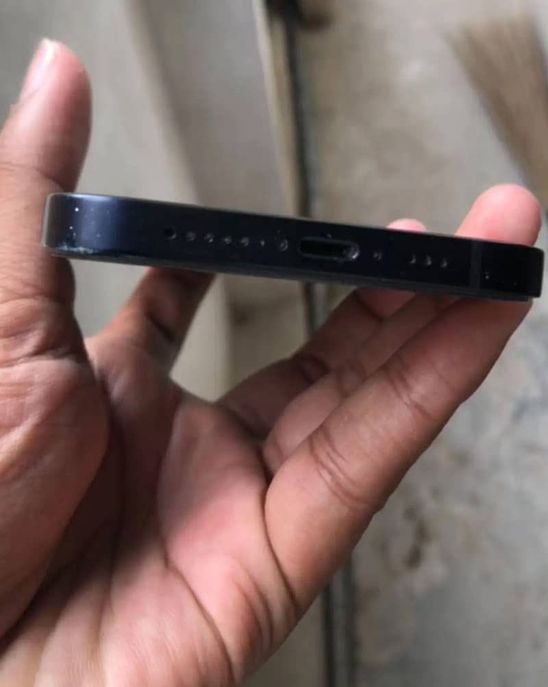 Apple iPhone 12 4