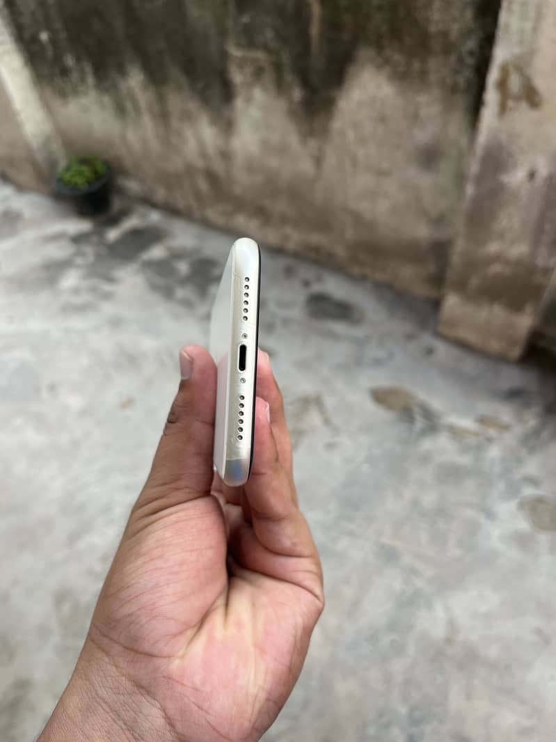 Apple iPhone 11 3