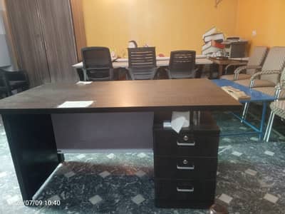 ایگزیکٹو آفس ٹیبل 5 فٹ – 3 دراز – بہترین کنڈیشن