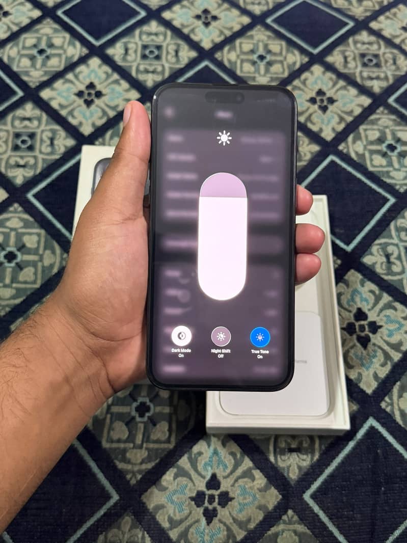 Apple iPhone 15 Pro Max 4