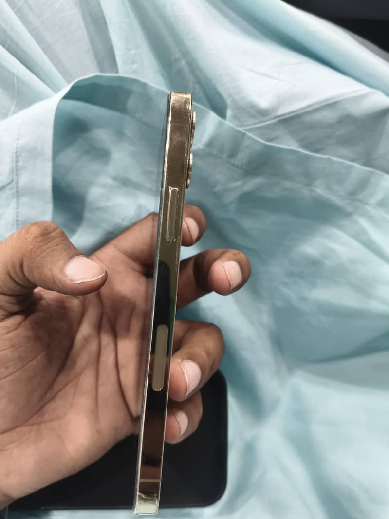Apple iPhone 12 Pro 3