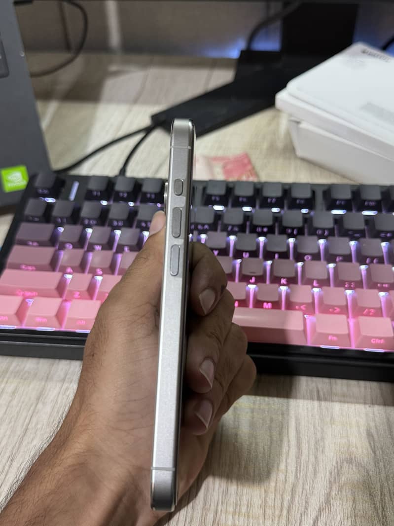 Apple iPhone 15 Pro 3