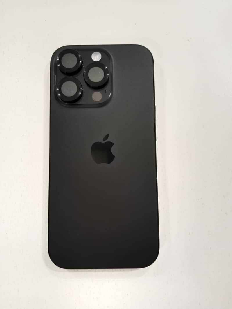 Apple iPhone 16 Pro 1