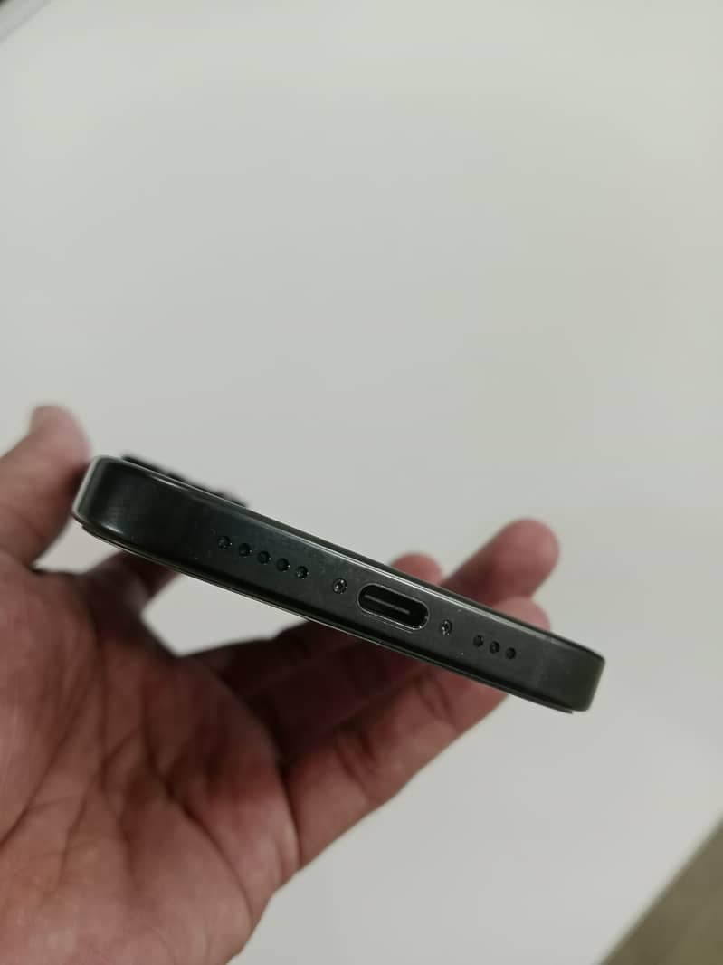 Apple iPhone 16 Pro 4