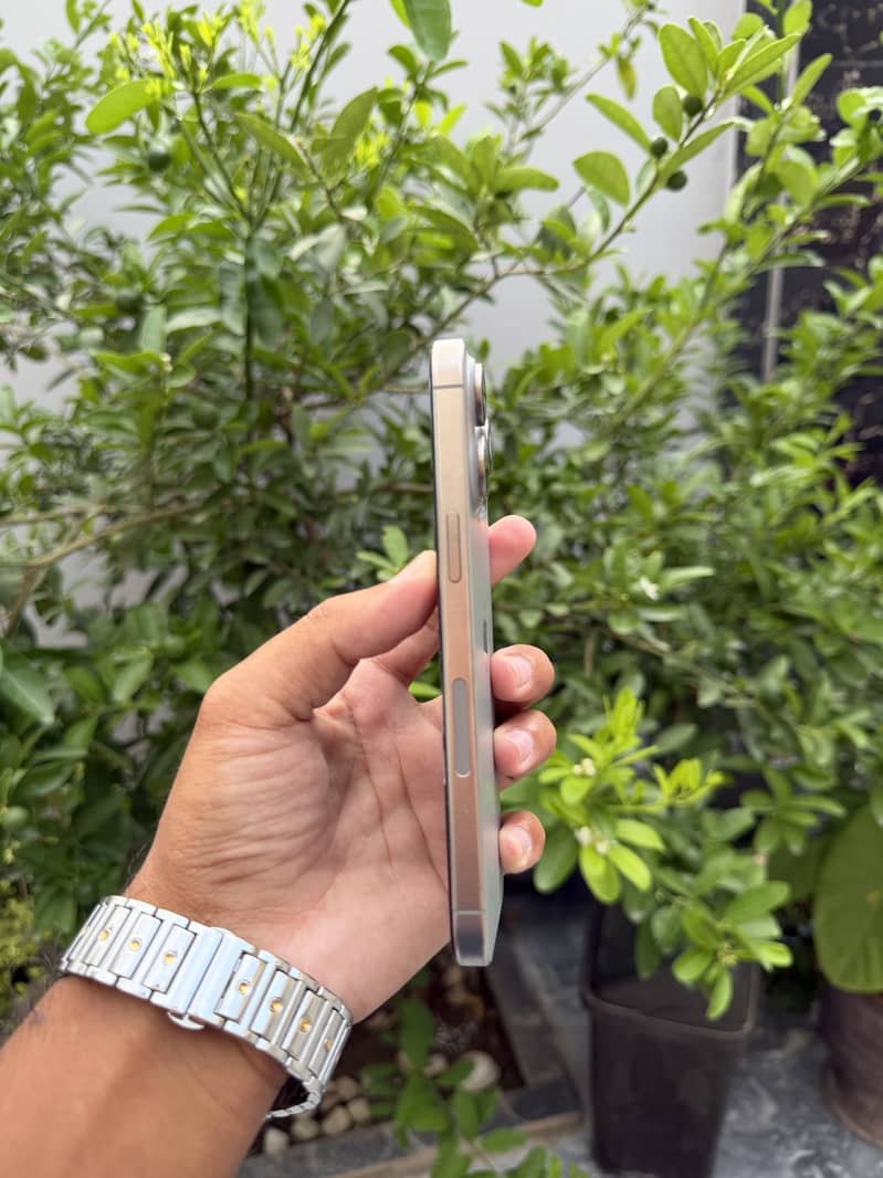 Apple iPhone 15 Pro Max 1
