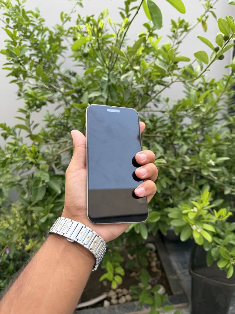 Apple iPhone 15 Pro Max 3