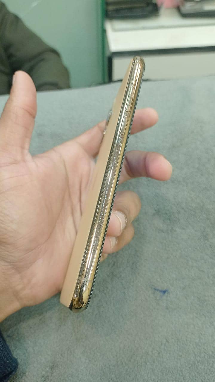 Apple iPhone 11 Pro 2
