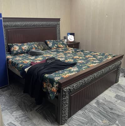 Dark Brown King Size Bed with 2 sidetables