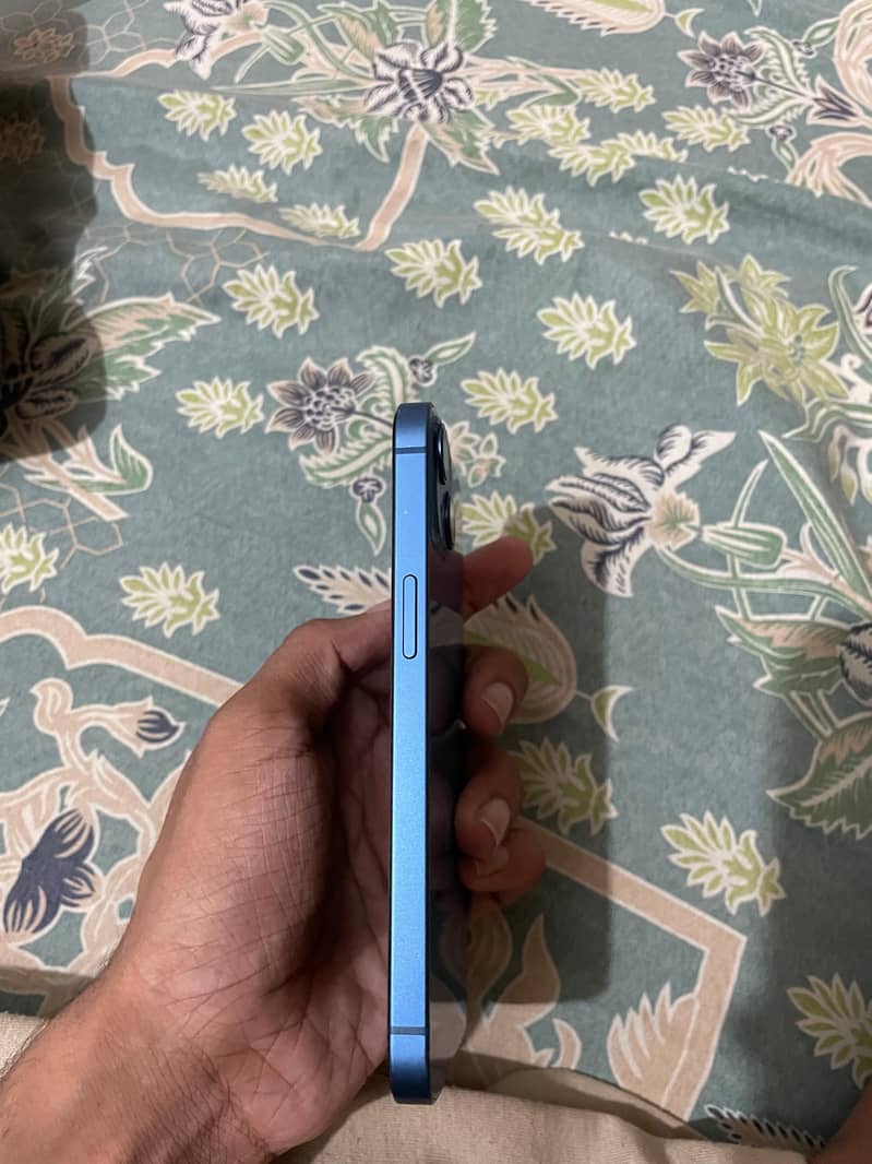 Apple iPhone 13 1