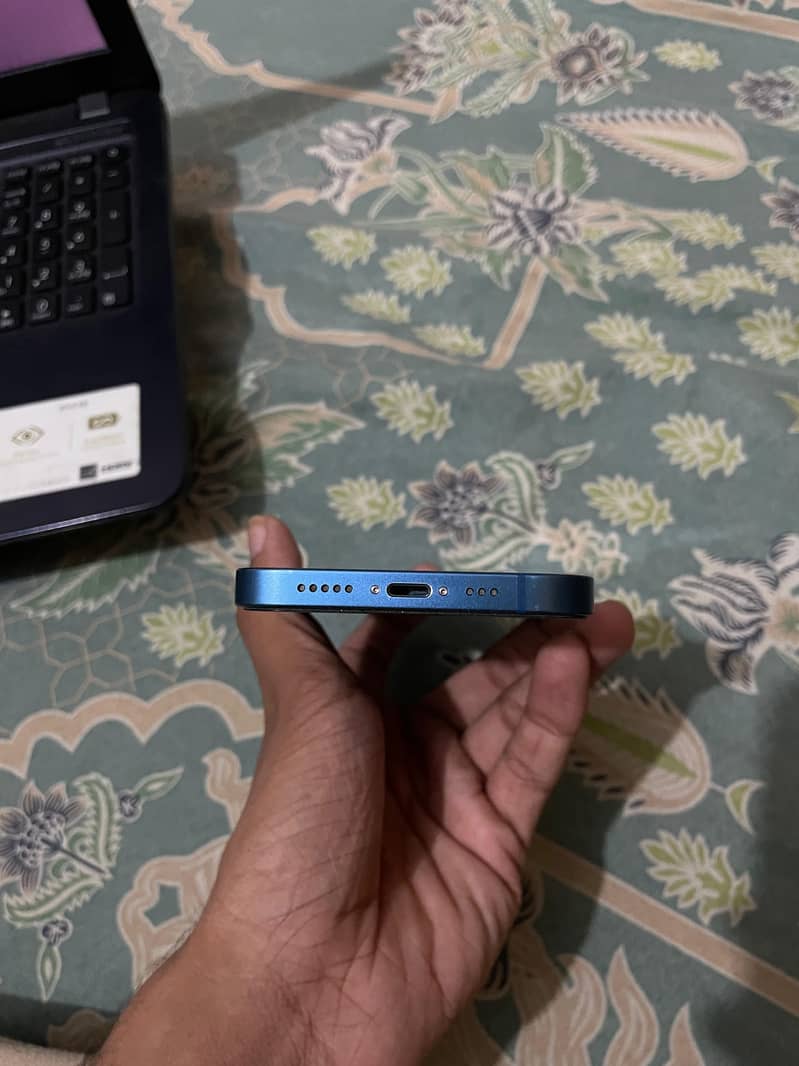 Apple iPhone 13 2