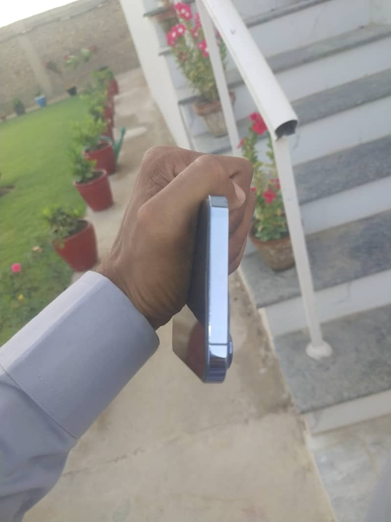 Apple iPhone 13 Pro Max 2