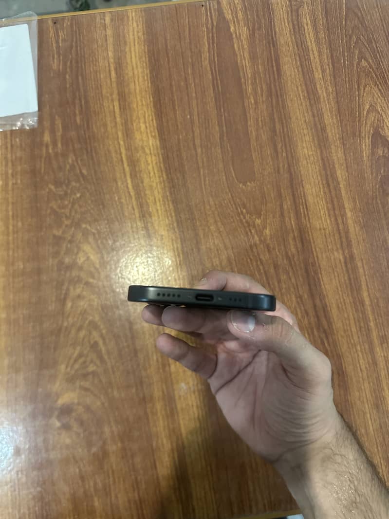 Apple iPhone 15 4