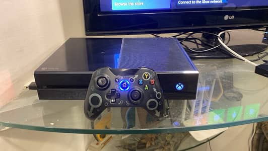 Xbox One (500 GB)  with controller