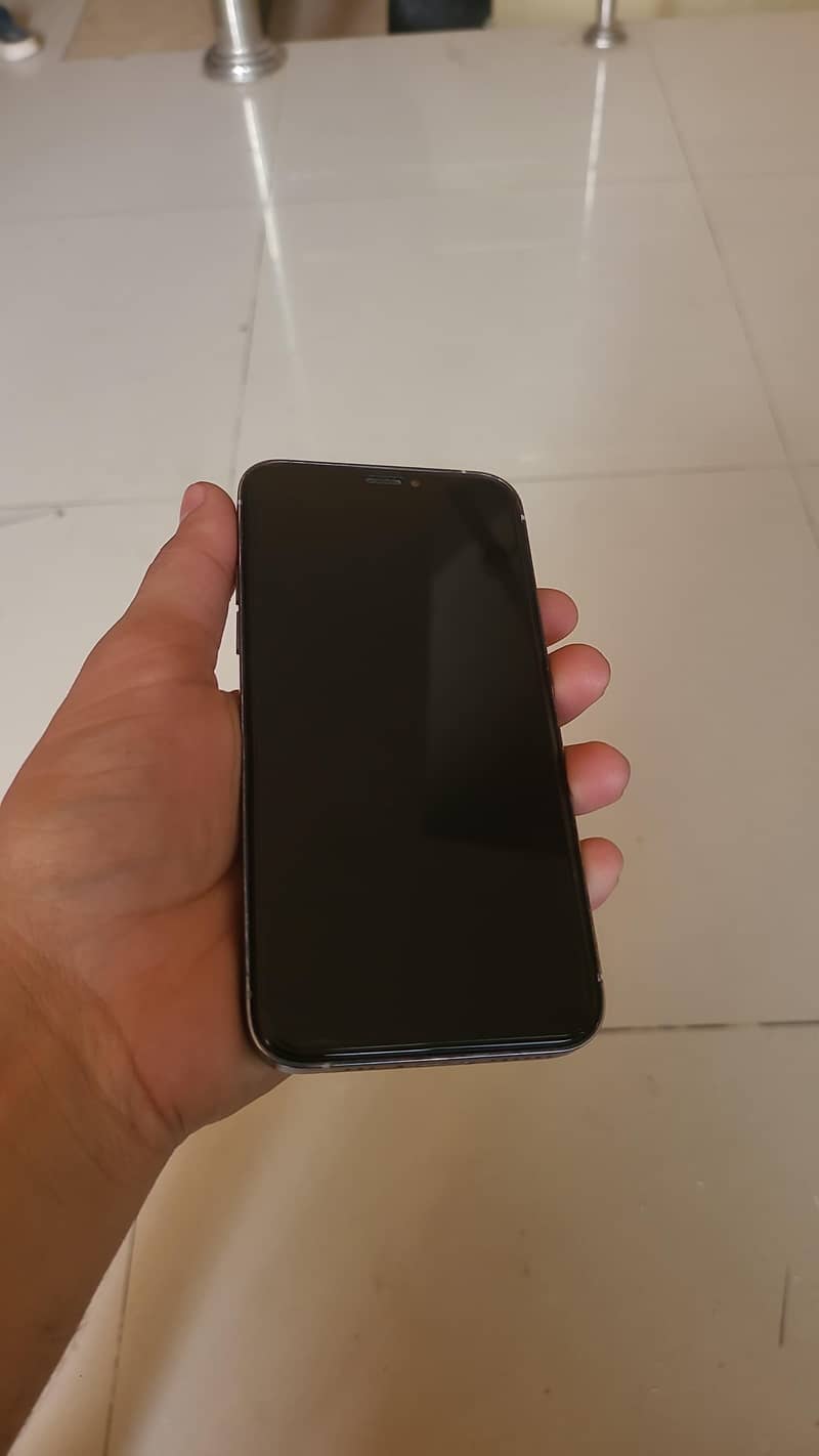 Apple iPhone X 4