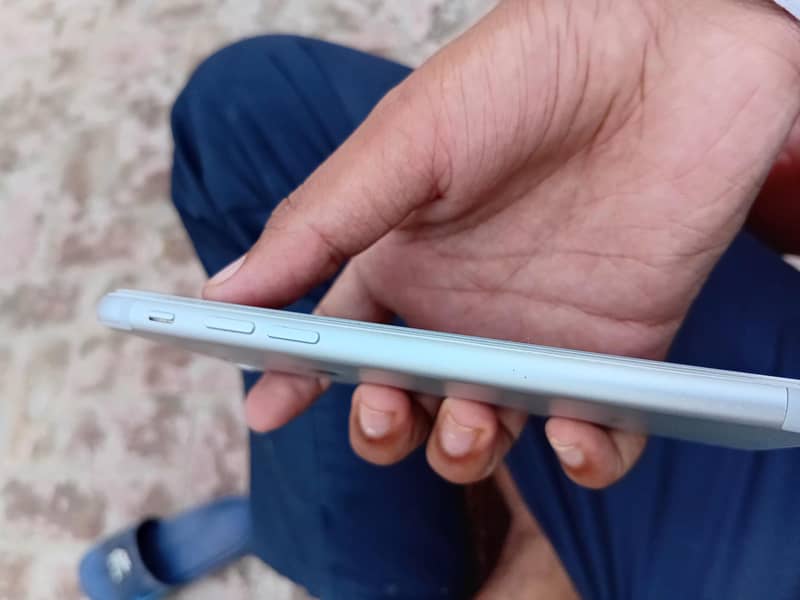 Apple iPhone 7 0