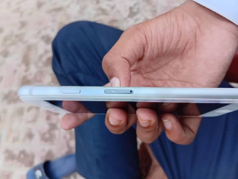 Apple iPhone 7 1