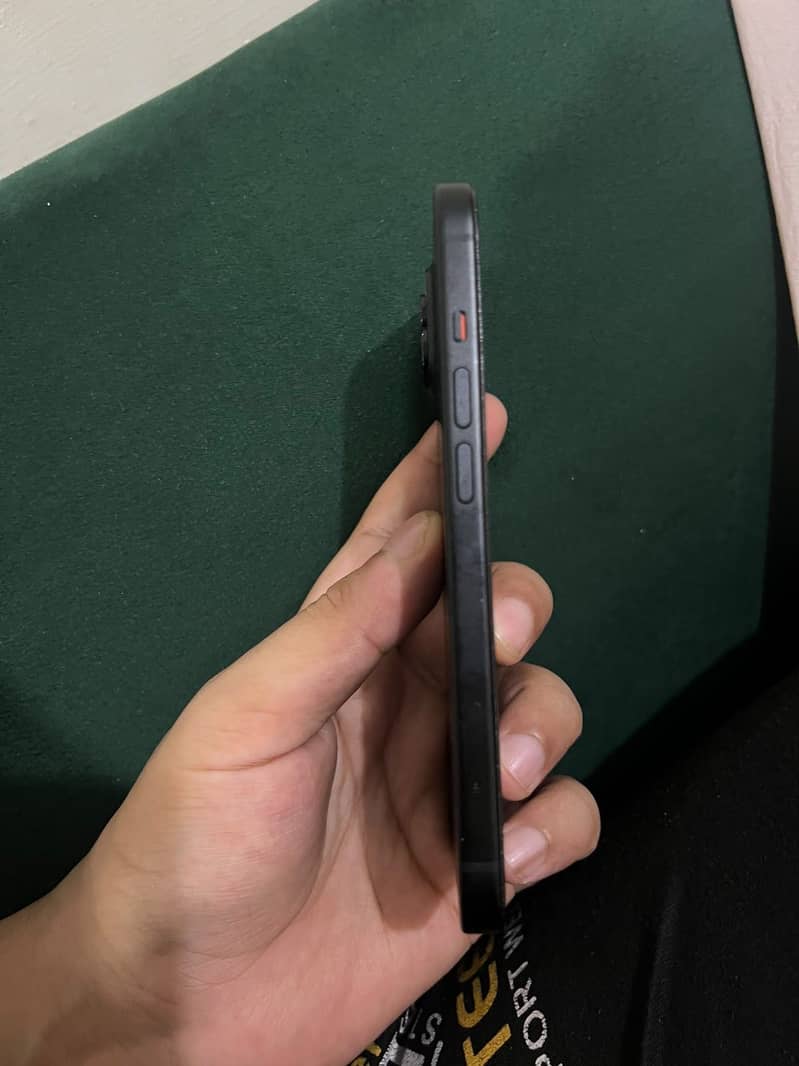 Apple iPhone 15 2