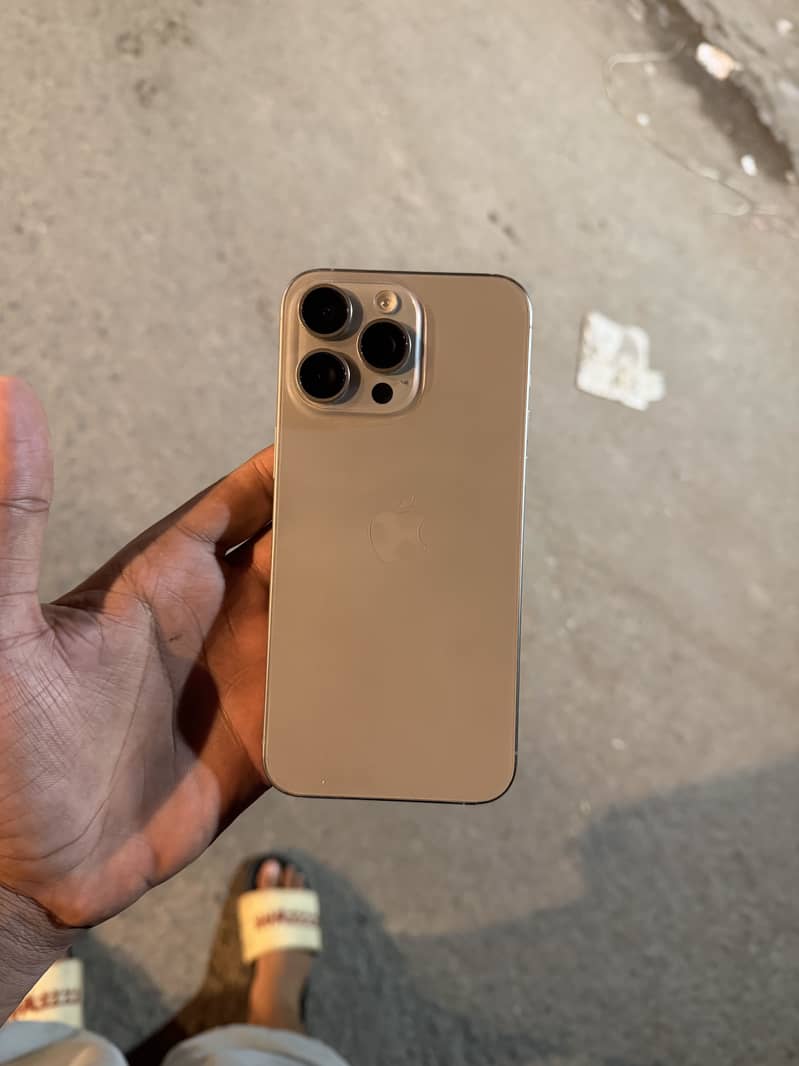 Apple iPhone 15 Pro Max 2