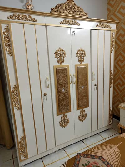 wooden  bed  Sat excellent condition complete