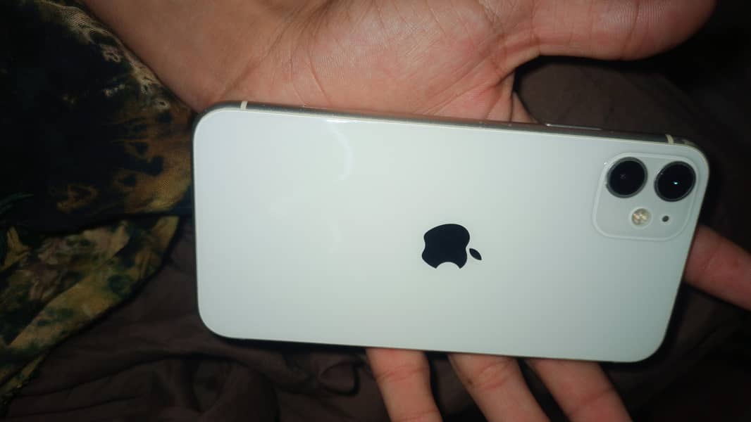 Apple iPhone 11 3