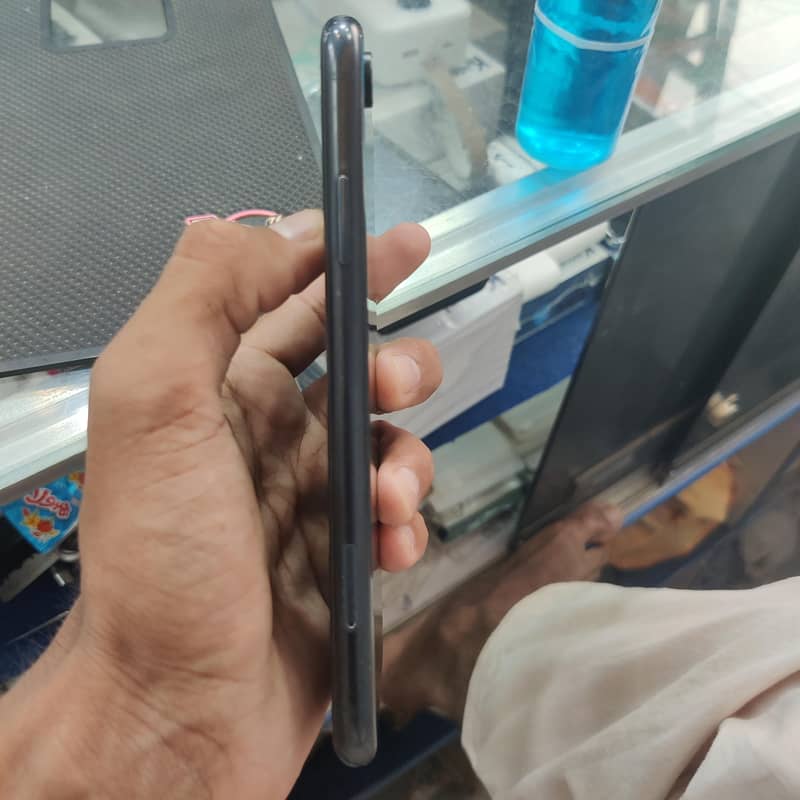 Apple iPhone XR 1