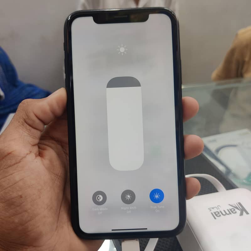 Apple iPhone XR 7
