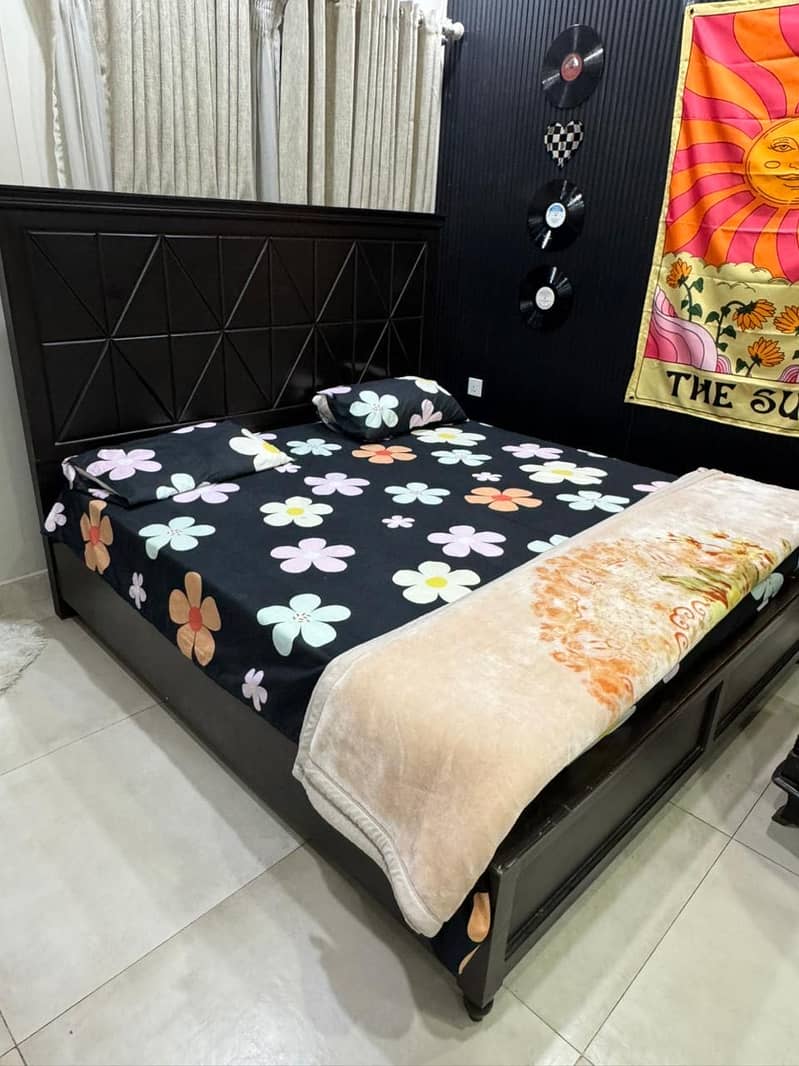used bed and dressing 3