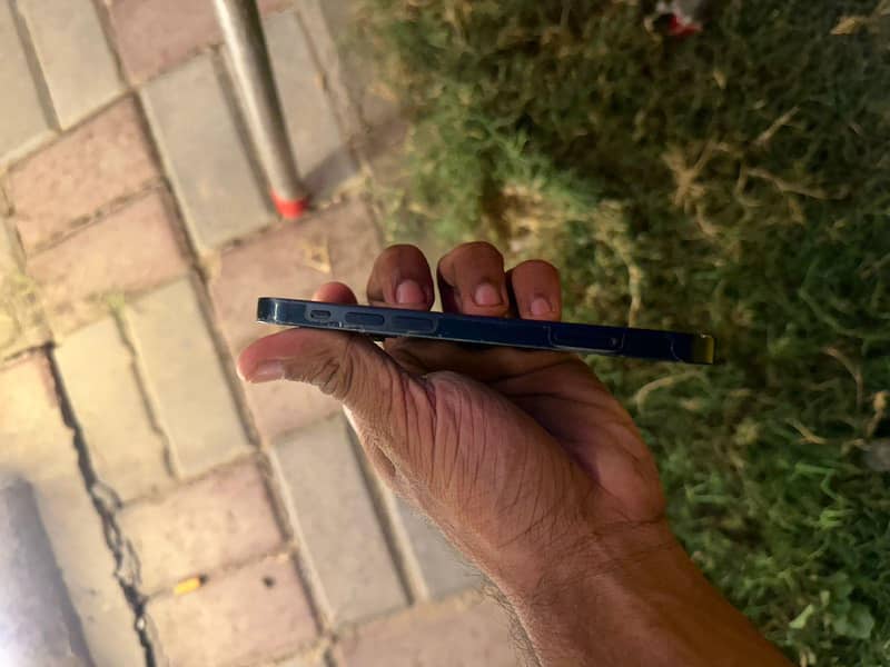 Apple iPhone 13 mini 1