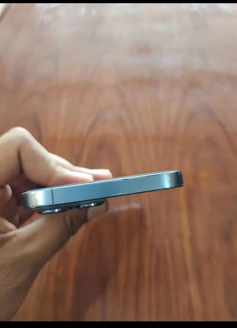Apple iPhone 13 Pro Max 2