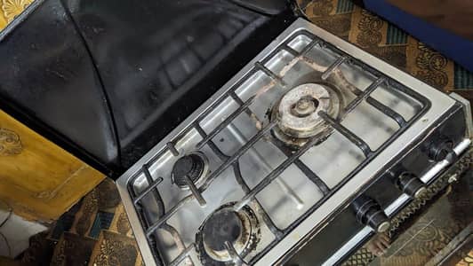 Gas cooking range with built-in gas oven.
