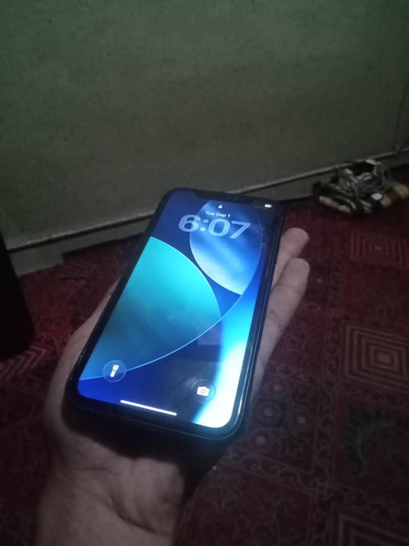 Apple iPhone 11 4