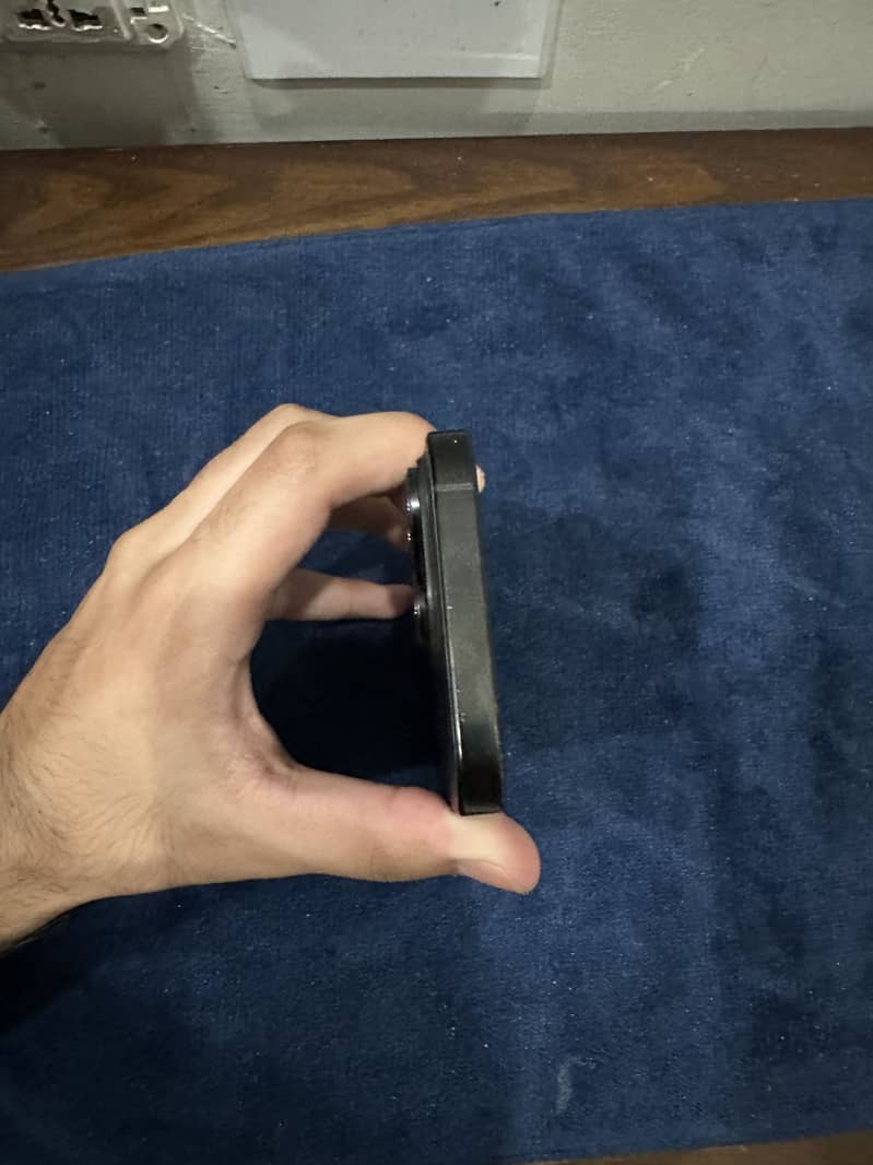 Iphone 16 pro 4