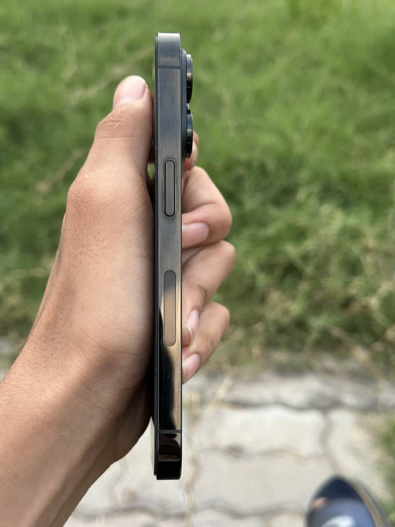 Apple iPhone 14 Pro 1