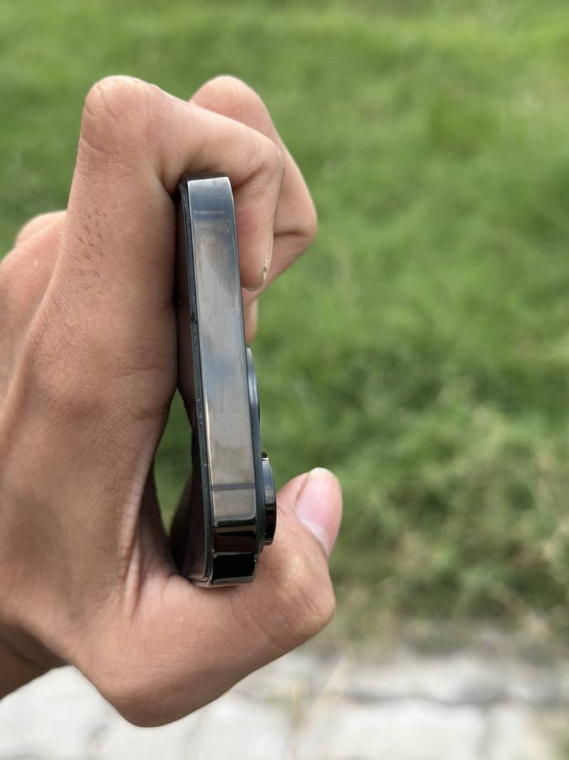 Apple iPhone 14 Pro 2