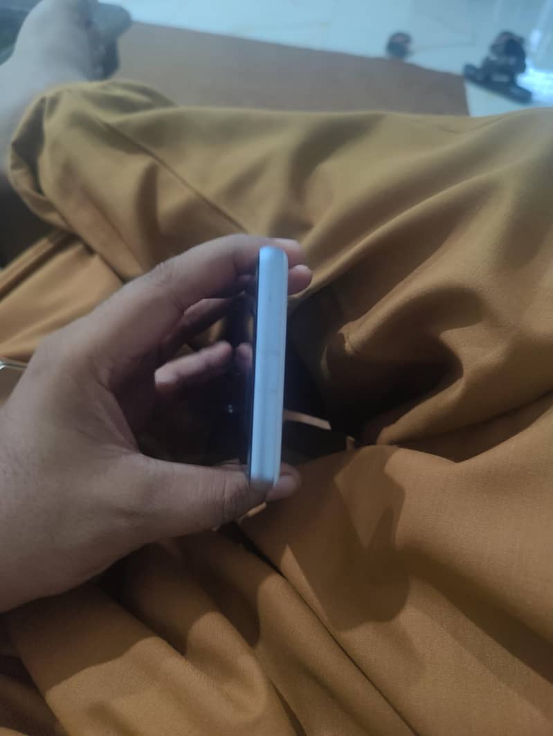Google Pixel 7a 3
