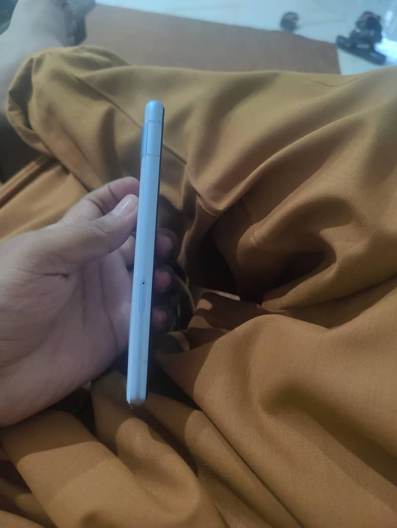 Google Pixel 7a 5