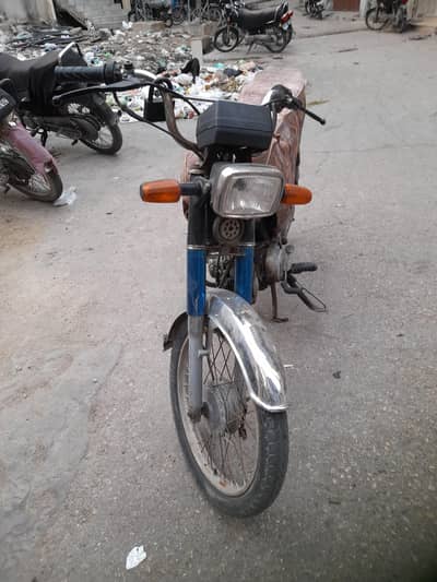 Doom bike 2018 open letter hai chalne me achi hai