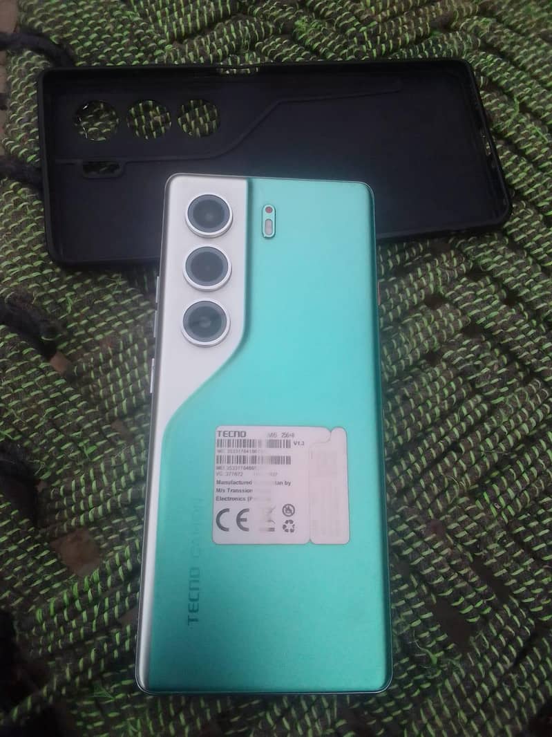 Tecno CAMON 40 Pro 0